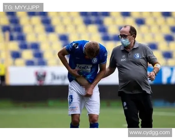 足球明星的私密瞬间曝光引发热议与争议的背后故事