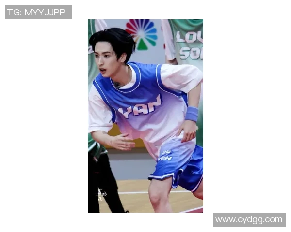 严浩翔：从青涩少年到足球明星的成长之路与辉煌成就