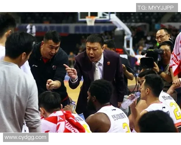 深圳篮球队意识争议引发热议球迷对球队表现和战术选择的看法碰撞